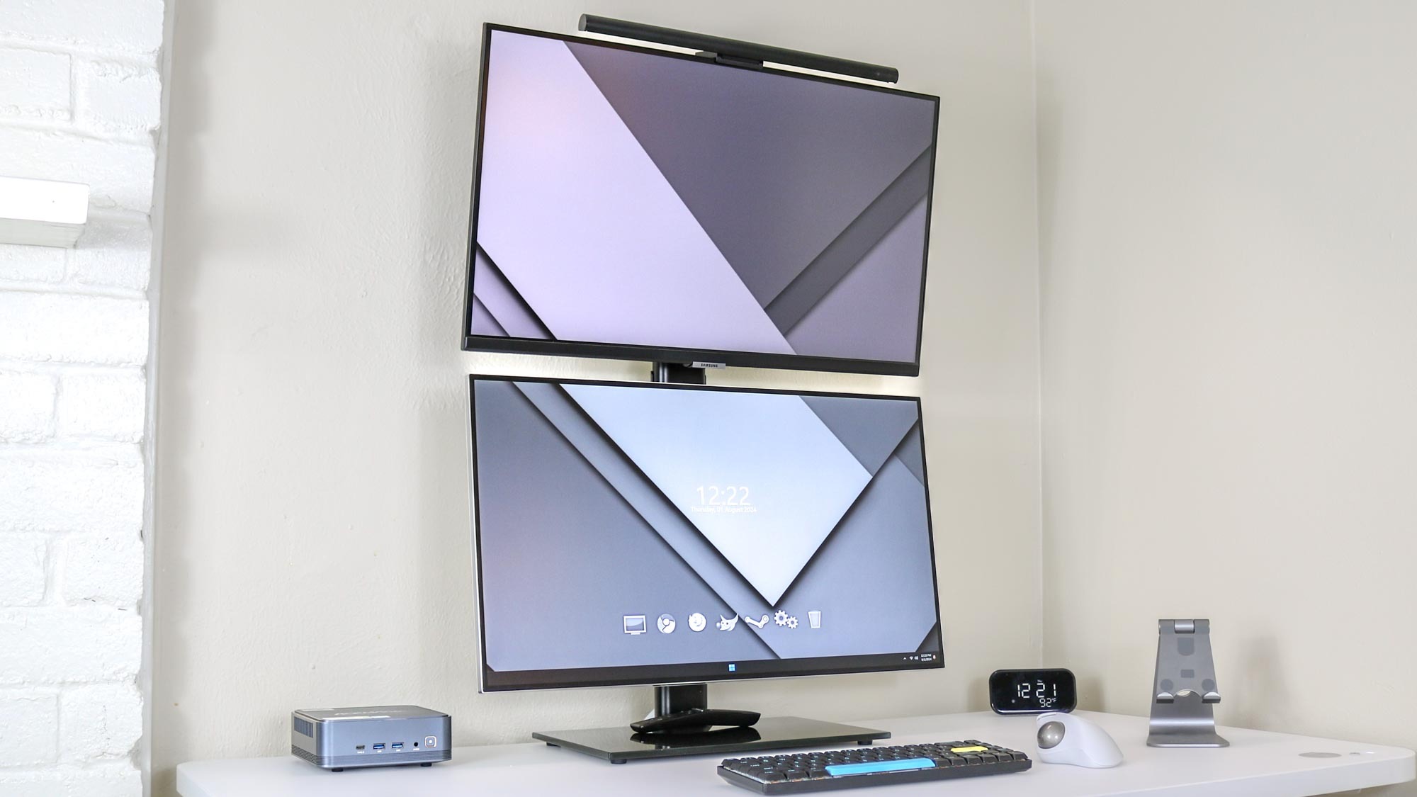 Dual Monitor (Stacked) Layout